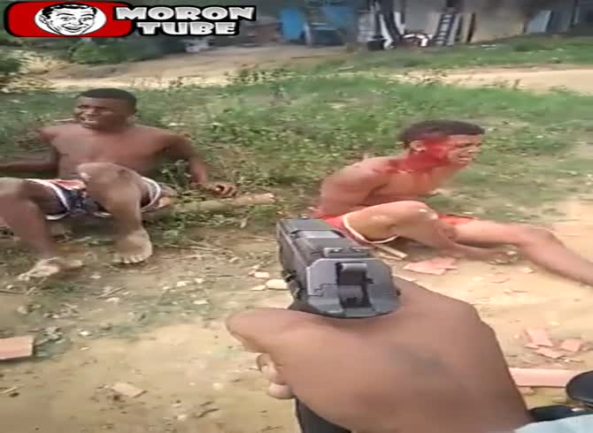 Video :In a favela, two thieves are punished (public warned)